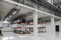Apgaismojums līdz 10 metrus augstiem griestiem | LOW BAY FLEX